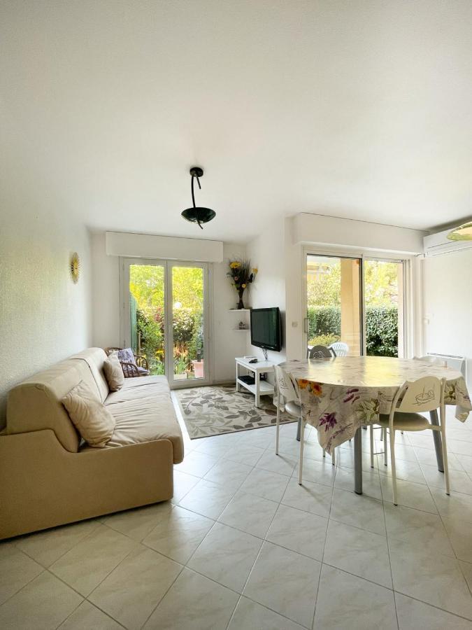 Superb Apartment With Garden Near The Sea Fréjus Екстериор снимка
