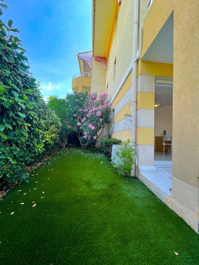 Superb Apartment With Garden Near The Sea Fréjus Екстериор снимка